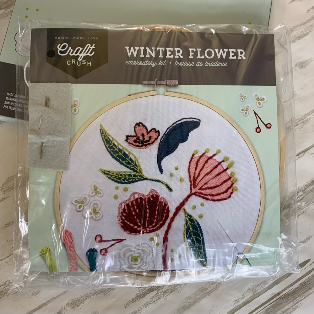 Craft Crush Embroidery Kit Winter Flower NWT - Picture 2 of 6